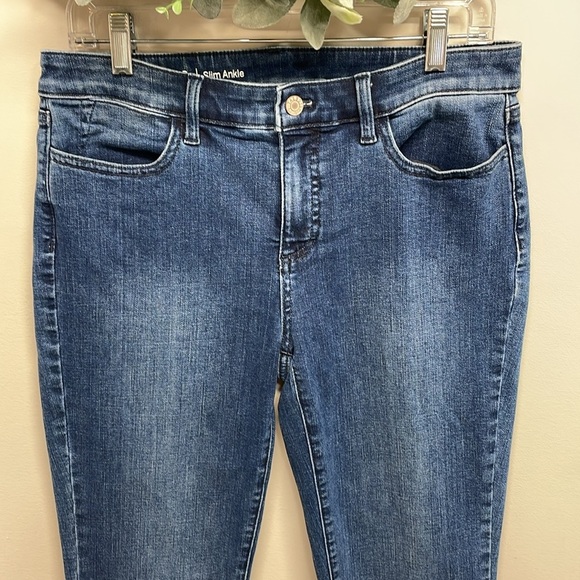 Talbots Flawless Scalloped Hem Embroidered Slim Ankle Denim Taylor Wash Jeans 8 - Picture 3 of 16